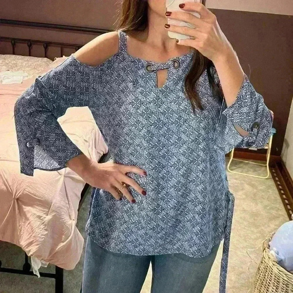 Laurie Felt Cold Shoulder Blouse Grommets and tie detail M - Picture 1 of 10